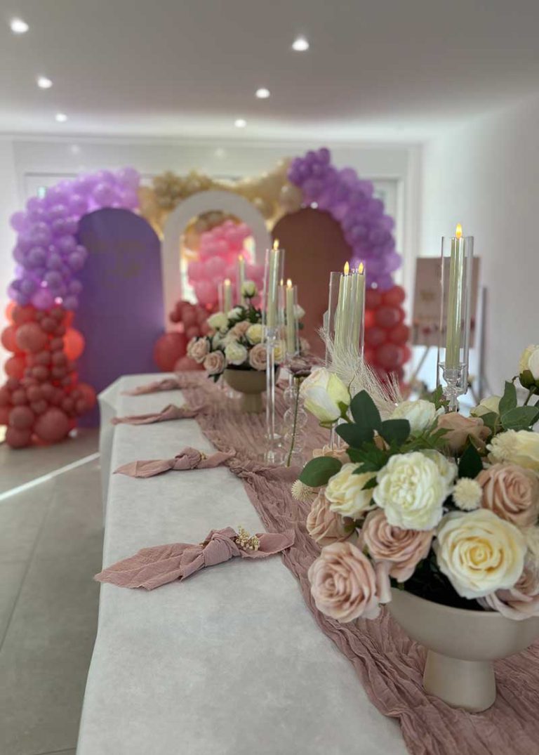 Flieder Blumen Tischdeko von Your Event Deco